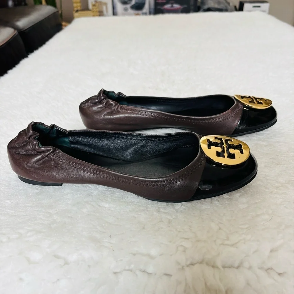 Tory Burch Reva 2 tone Black Patent Brown Leather Logo Flat Shoes size 7.5 M